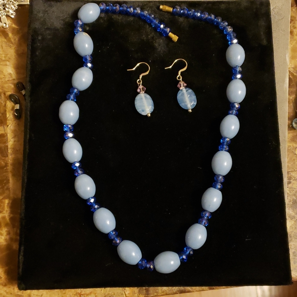 Beaded necklace and earrings set.